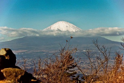 Japan 2001-Belt of Cloud on Mount Fuji-1